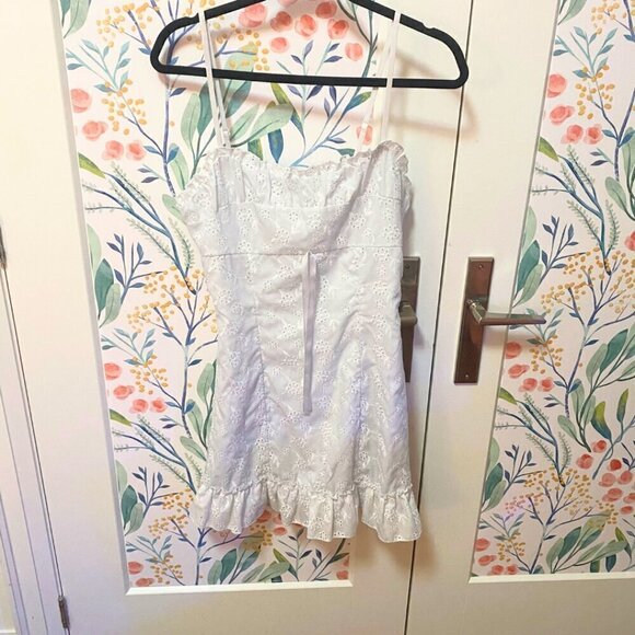 Dreamy & Feminine: Shein White Eyelet Lace Mini Dress - Size M 🤍 - Picture 6 of 8
